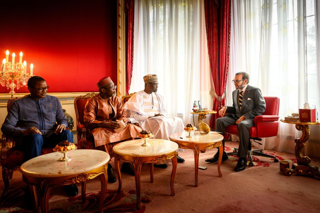 Le Roi Mohammed VI reçoit les ministres des Affaires étrangères de l’Alliance des États du Sahel