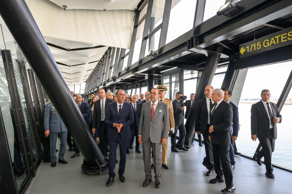 Le Roi Mohammed VI inaugure des projets maritimes stratégiques à Casablanca